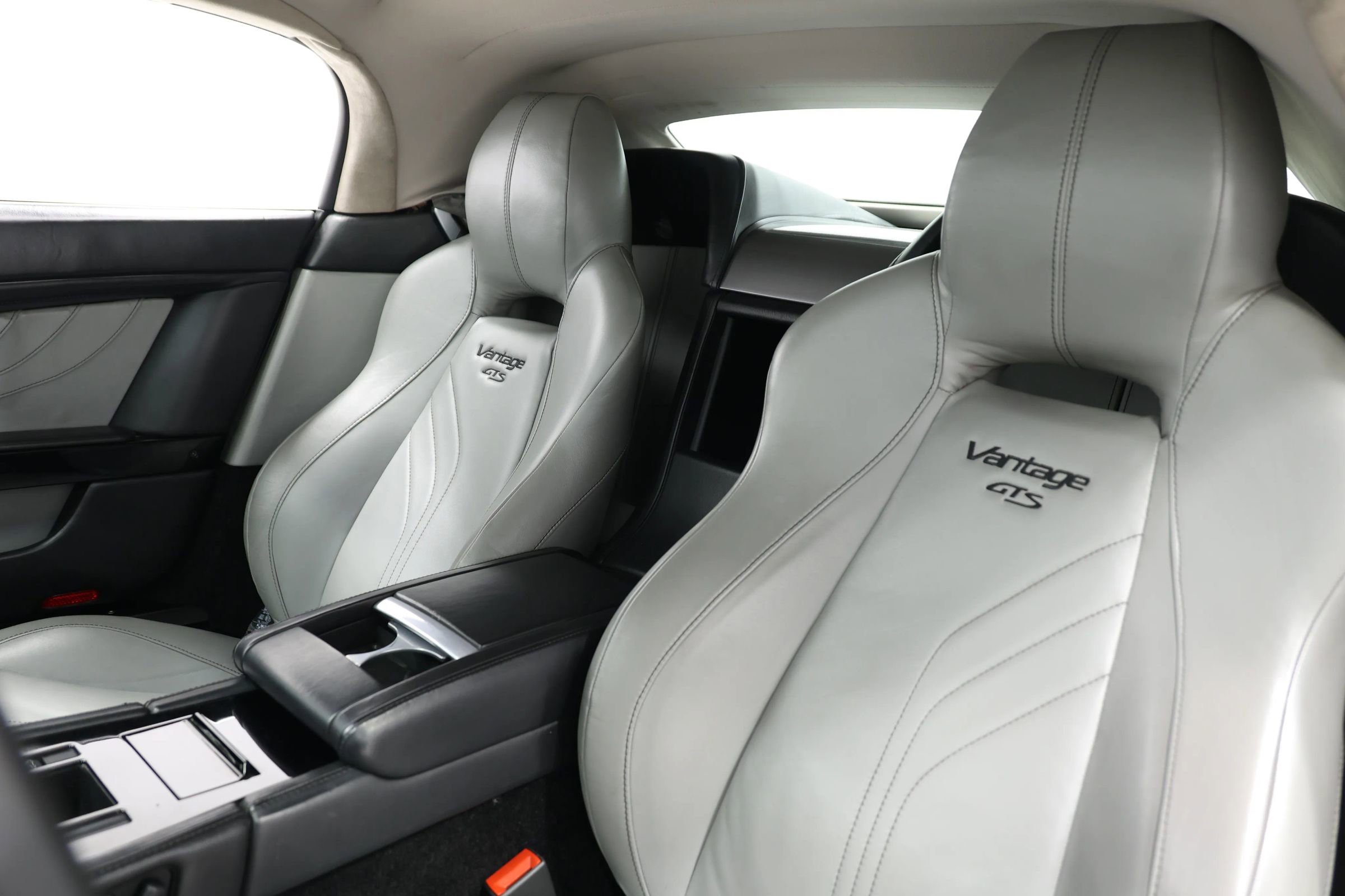 Used 2016 Aston Martin V8 Vantage S image 14