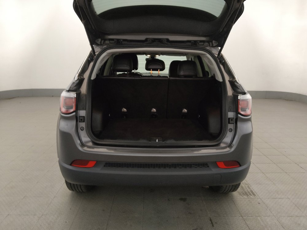 Used 2018 Jeep Compass Latitude w/ Cold Weather Group AWD/4WD image 29