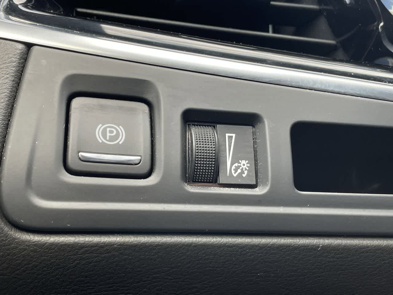 Certified 2024 Cadillac XT6 Luxury w/ LPO, Floor Liner Package image 31