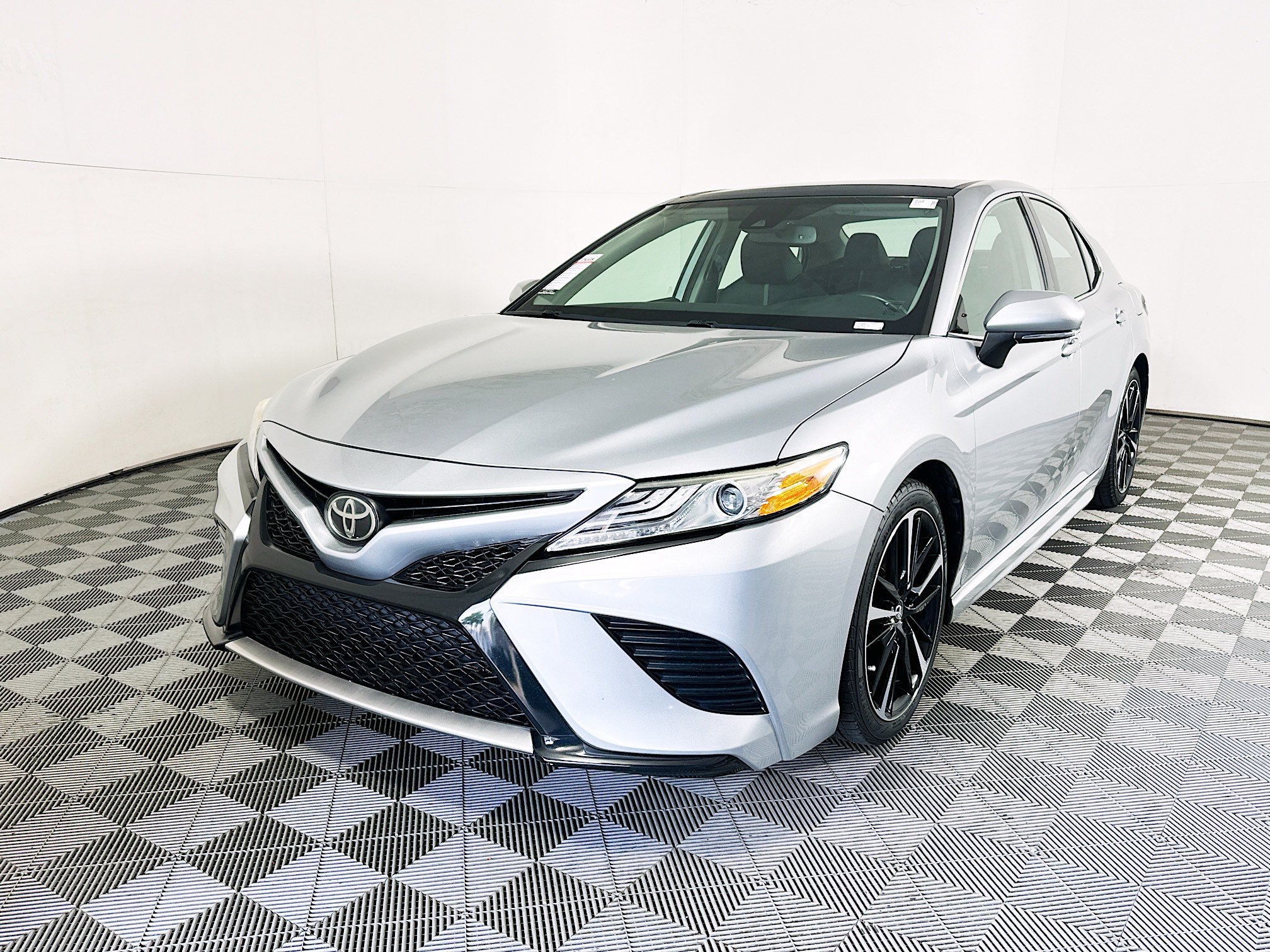 Used 2020 Toyota Camry XSE FWD image 7