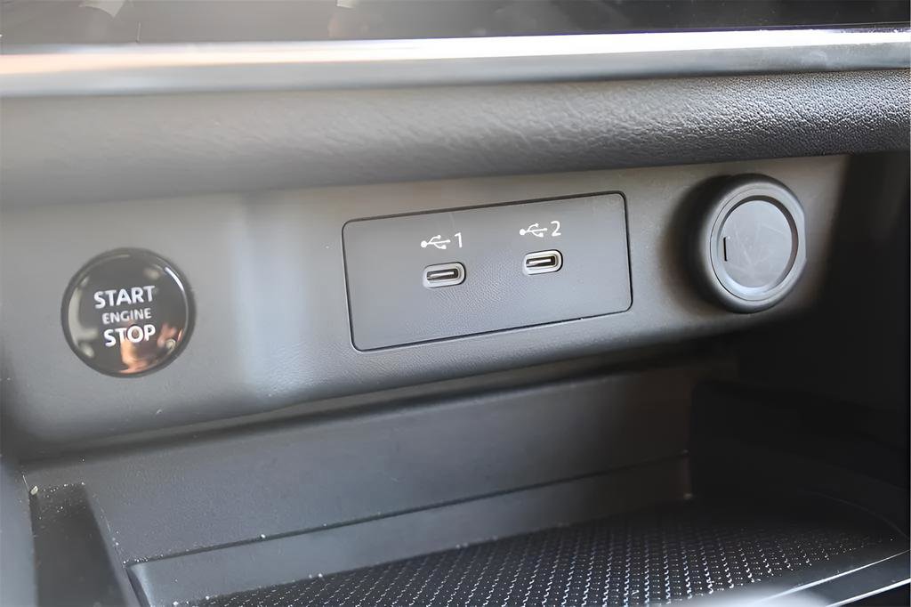 Used 2024 Nissan Rogue S image 16
