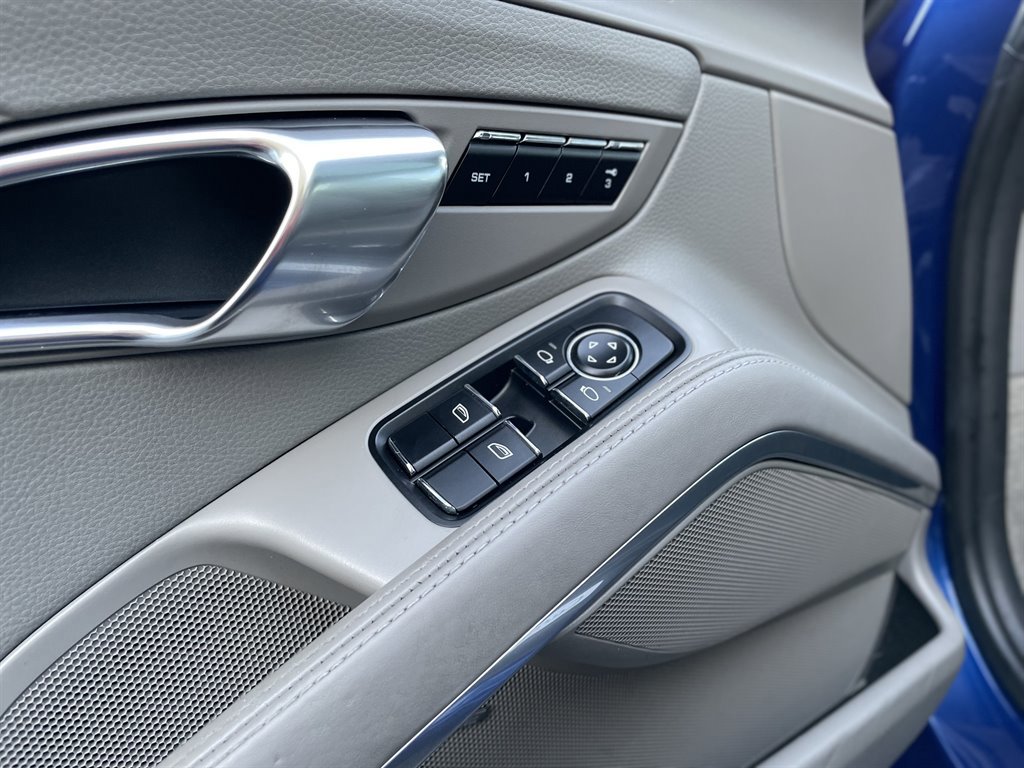 Used 2013 Porsche 911 Carrera S image 34