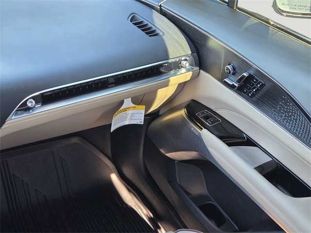 New 2025 Cadillac Lyriq Luxury image 16