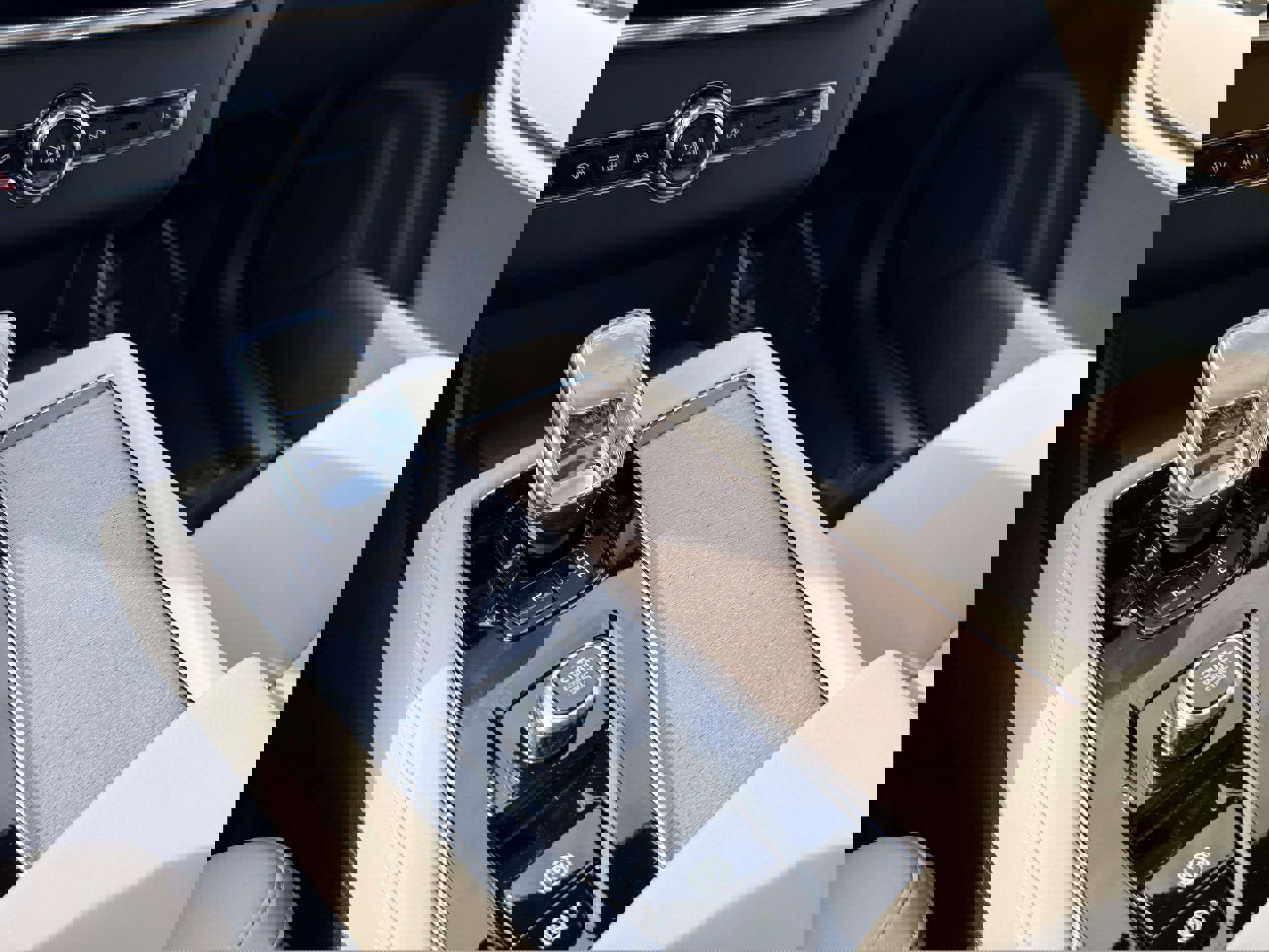 New 2026 Volvo XC90 B6 Plus w/ Protection Package Premier image 24