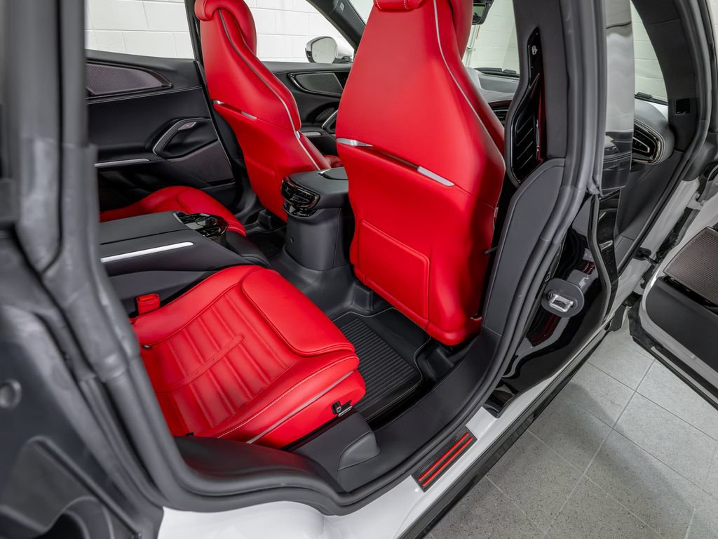 Certified 2025 Ferrari Purosangue AWD/4WD image 32