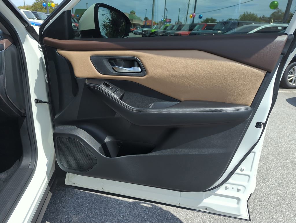 Used 2021 Nissan Rogue SV image 32