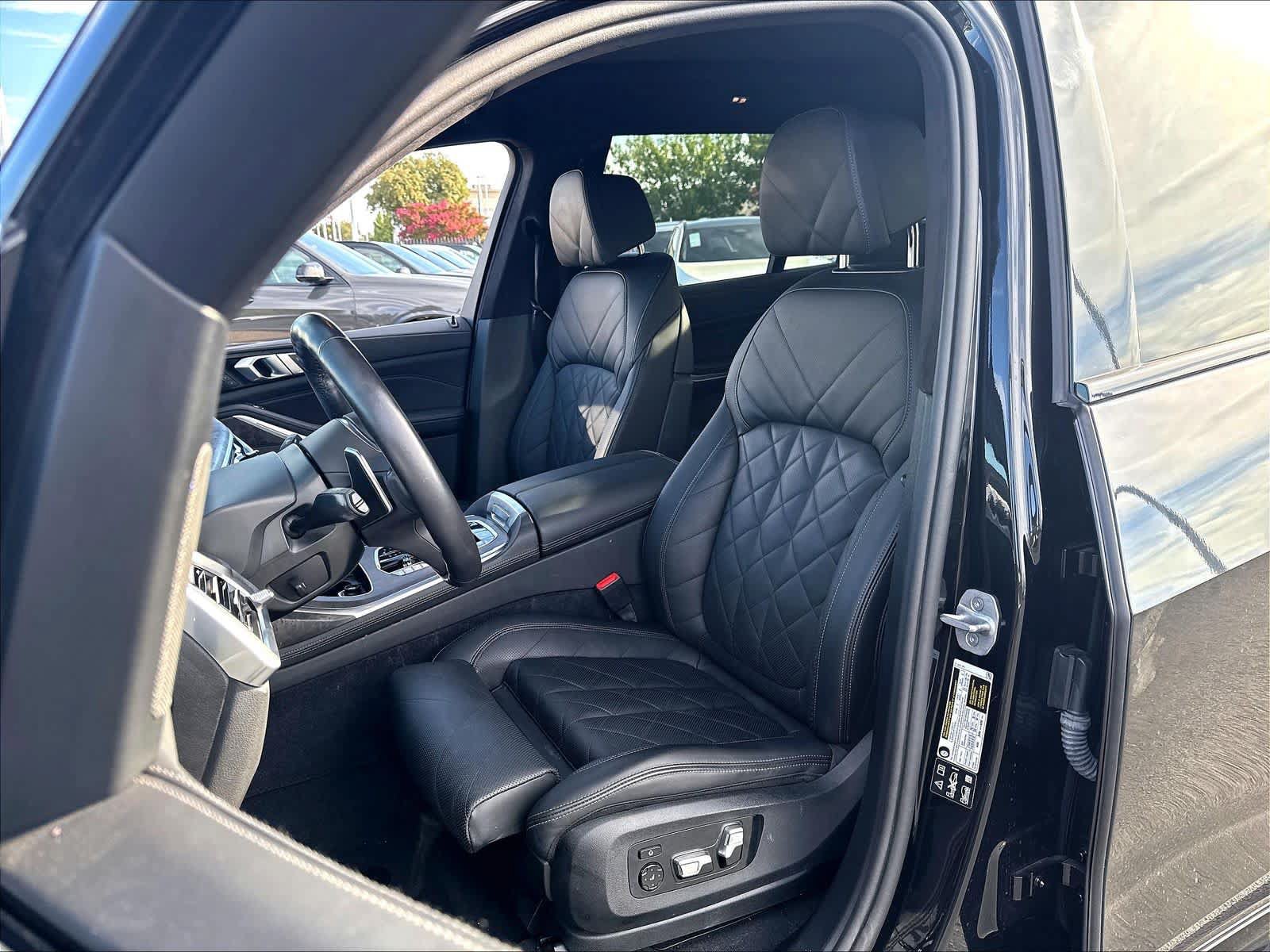 Used 2024 BMW X7 xDrive40i w/ M Sport Package AWD/4WD image 22
