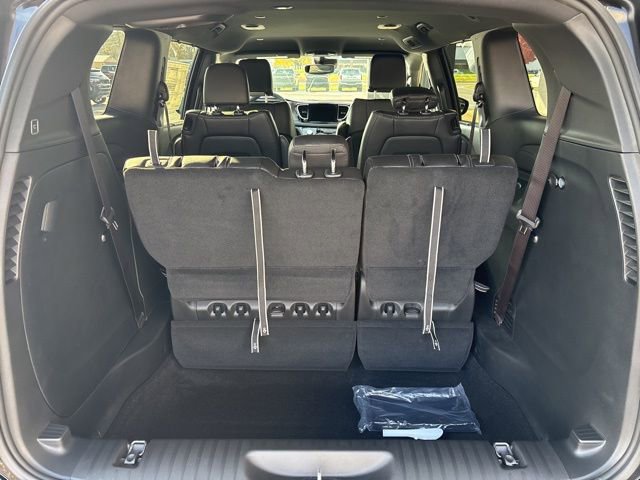 New 2026 Chrysler Pacifica Select w/ S Appearance Package image 18