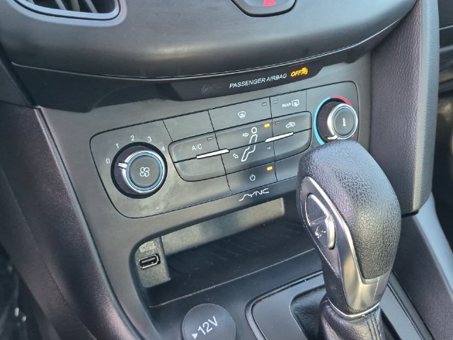 Used 2018 Ford Focus SE FWD image 25