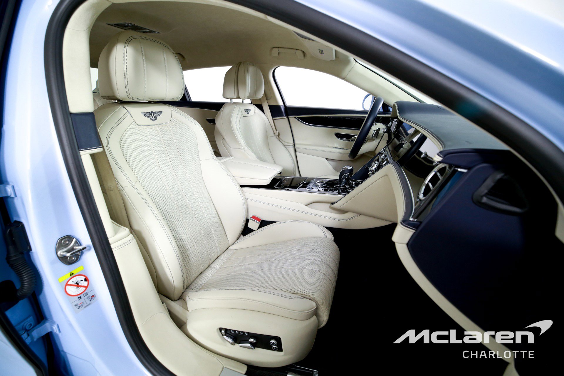 Used 2022 Bentley Flying Spur V8 image 26