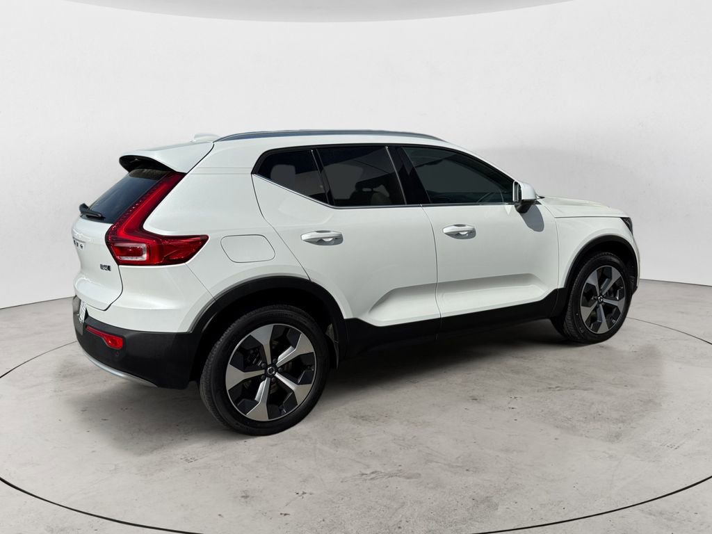 Certified 2023 Volvo XC40 B5 Plus w/ Climate Package AWD/4WD image 7