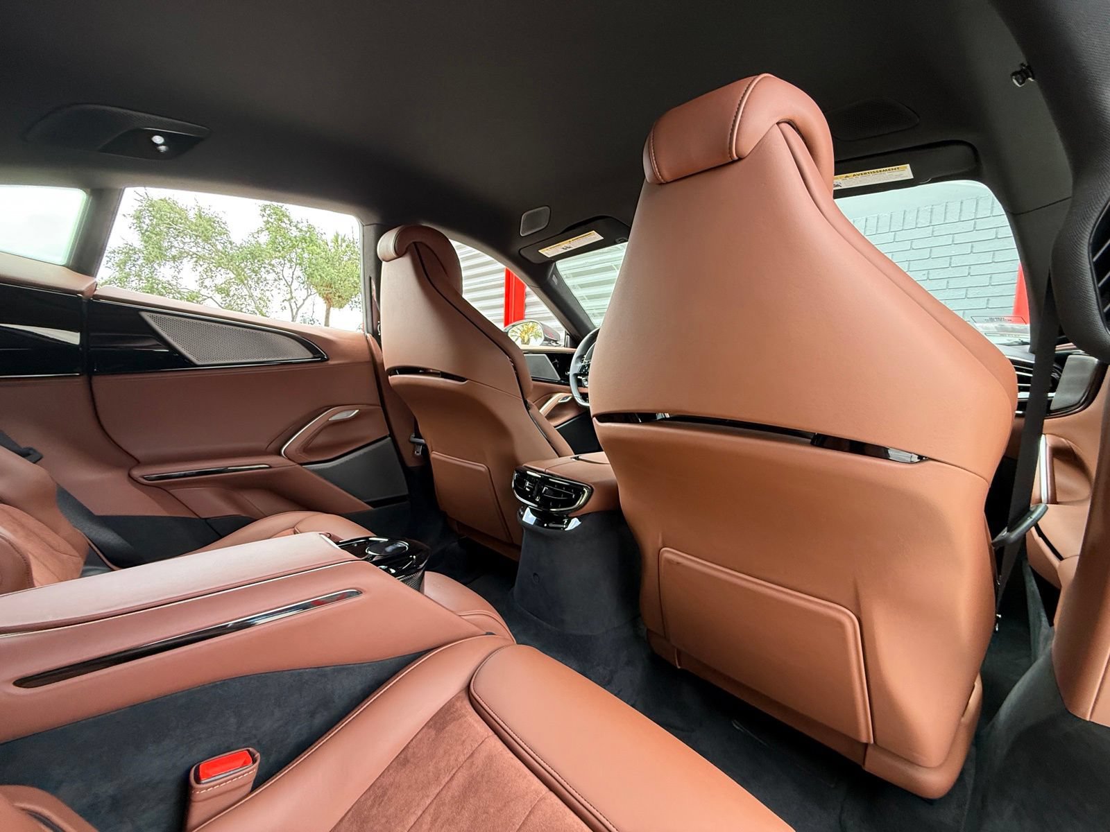 Used 2025 Ferrari Purosangue AWD/4WD image 33