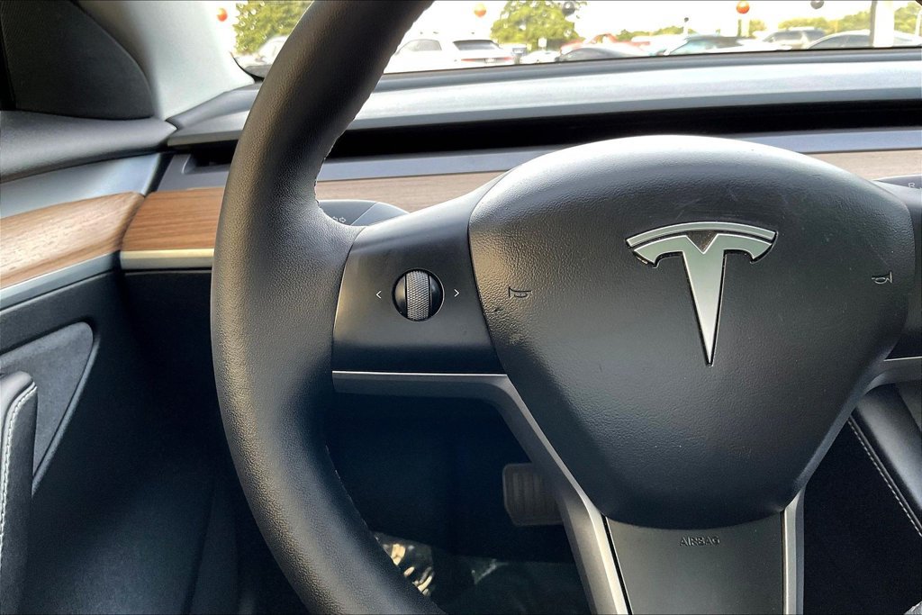 Used 2022 Tesla Model 3 Standard Range RWD image 8