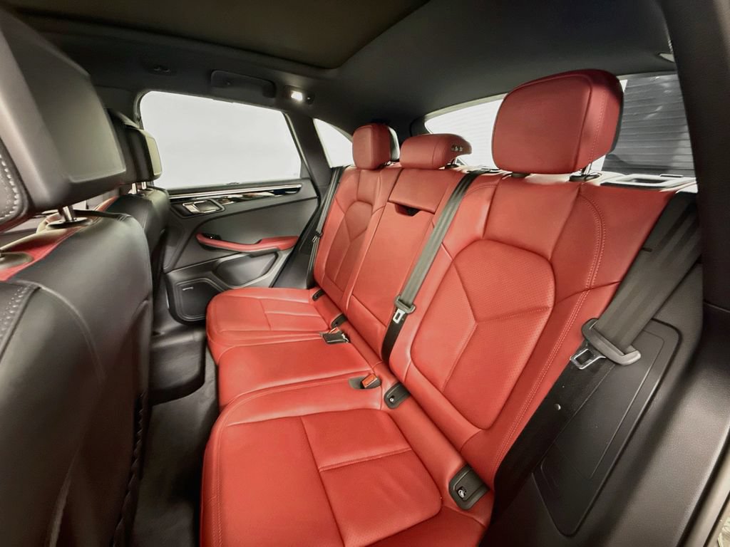 Certified 2026 Porsche Macan AWD/4WD image 23