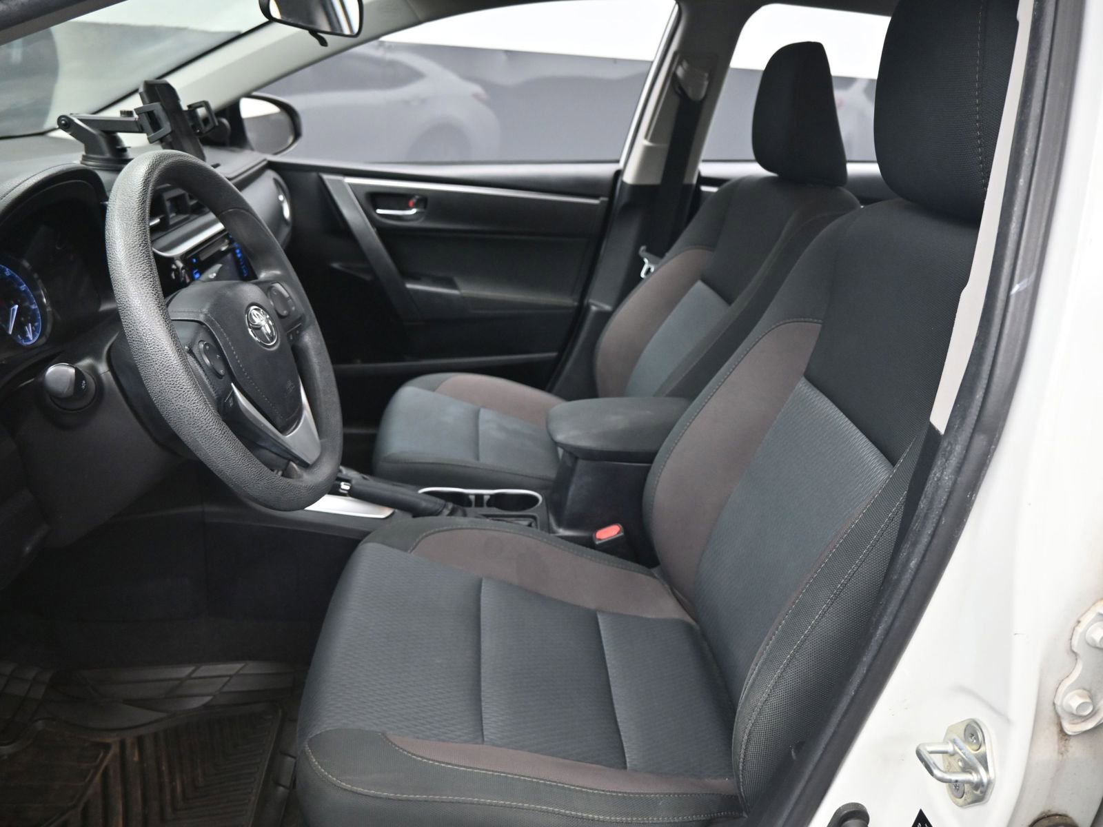 Used 2019 Toyota Corolla LE image 9