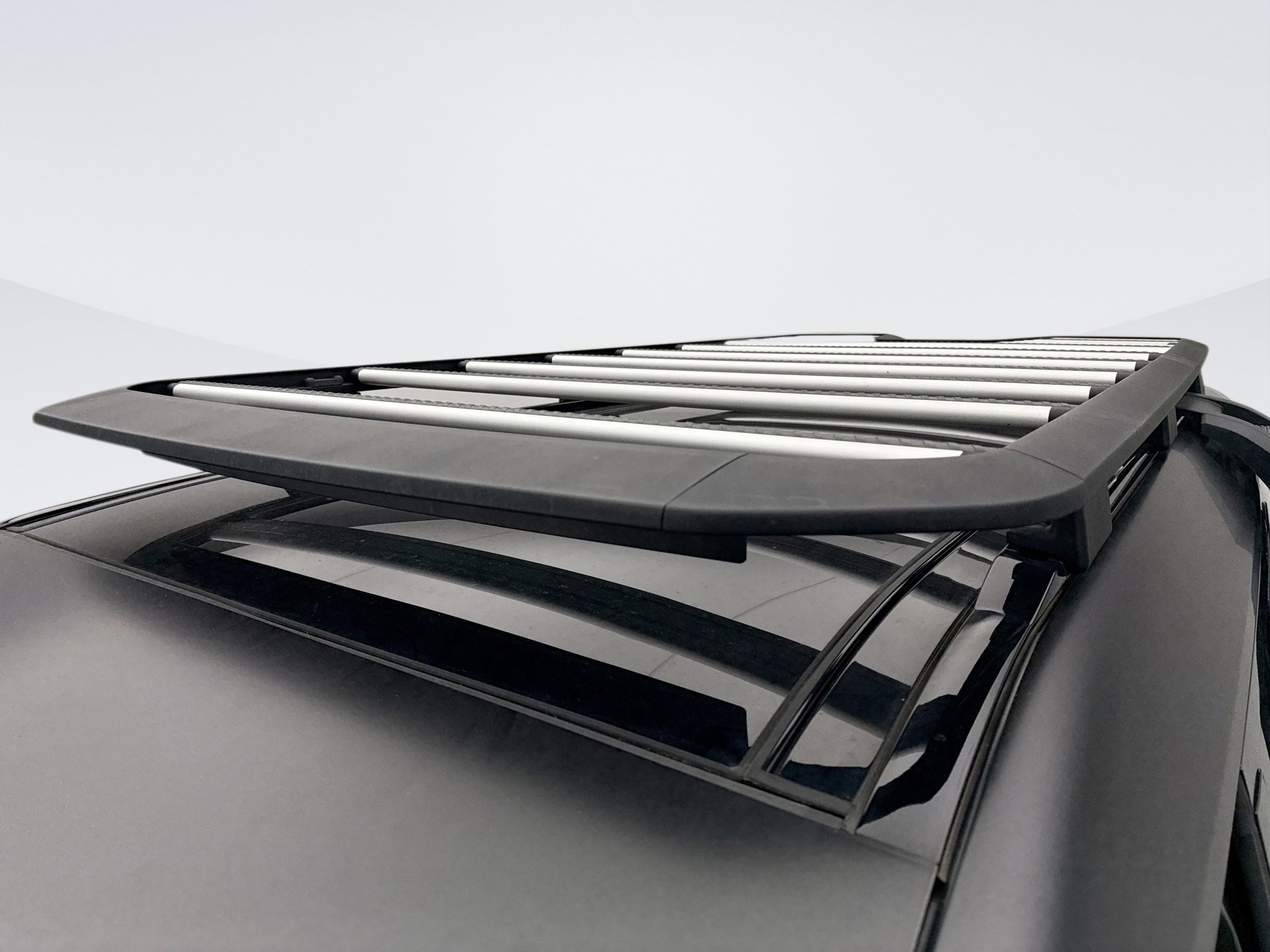 Used 2023 Land Rover Defender 130 SE image 28