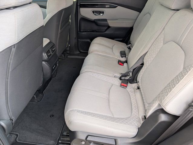 Used 2023 Honda Pilot LX image 25
