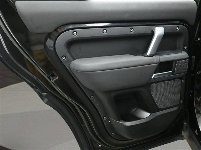 Used 2023 Land Rover Defender 110 X-Dynamic SE image 13