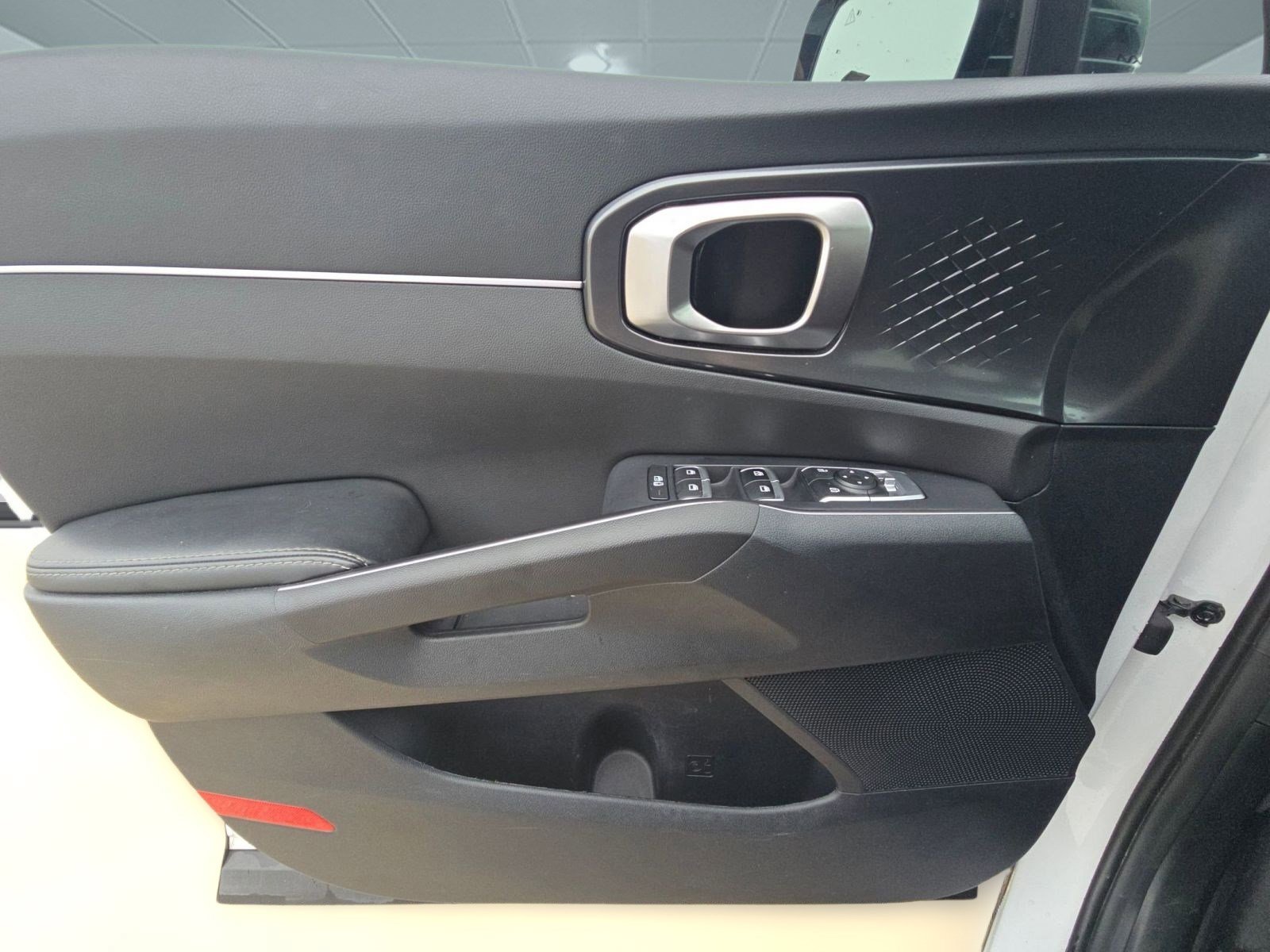 Used 2023 Kia Sorento S w/ Panoramic Sunroof Package image 12