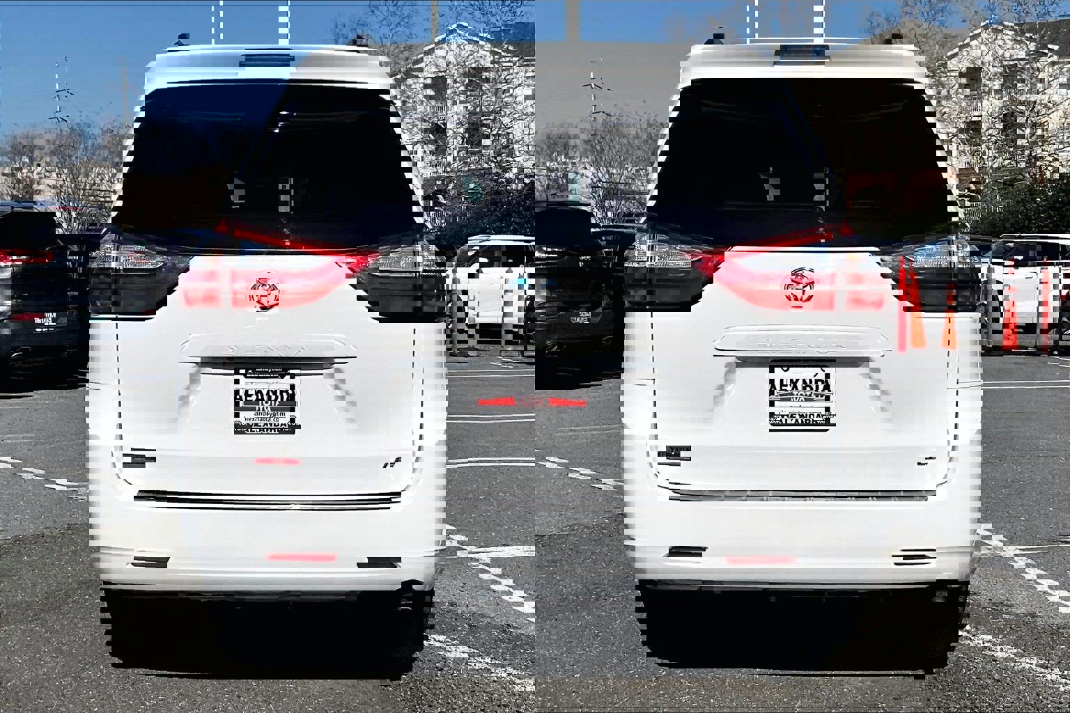 Used 2015 Toyota Sienna LE image 4