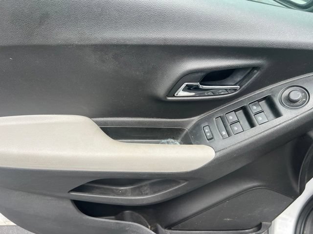 Used 2020 Chevrolet Trax LS w/ Fleet Convenience Package FWD image 22