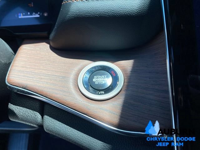 Used 2025 Jeep Grand Cherokee L Summit w/ Obsidian Package AWD/4WD image 47