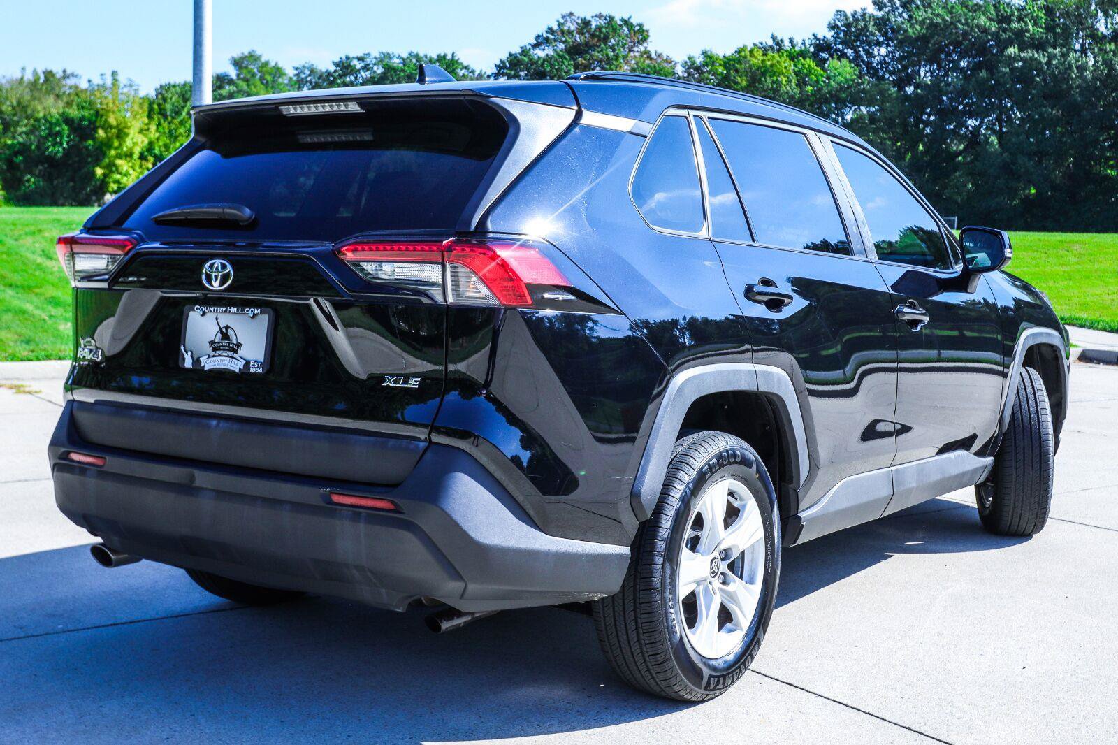 Used 2021 Toyota RAV4 XLE FWD image 17