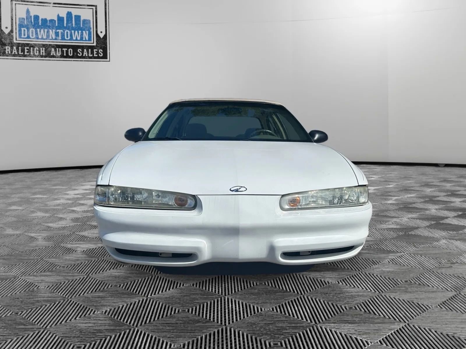 Used 1999 Oldsmobile Intrigue GX image 3