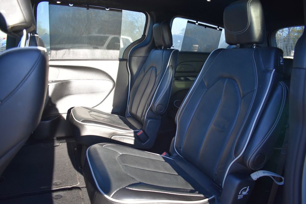Used 2025 Chrysler Pacifica Limited FWD image 25