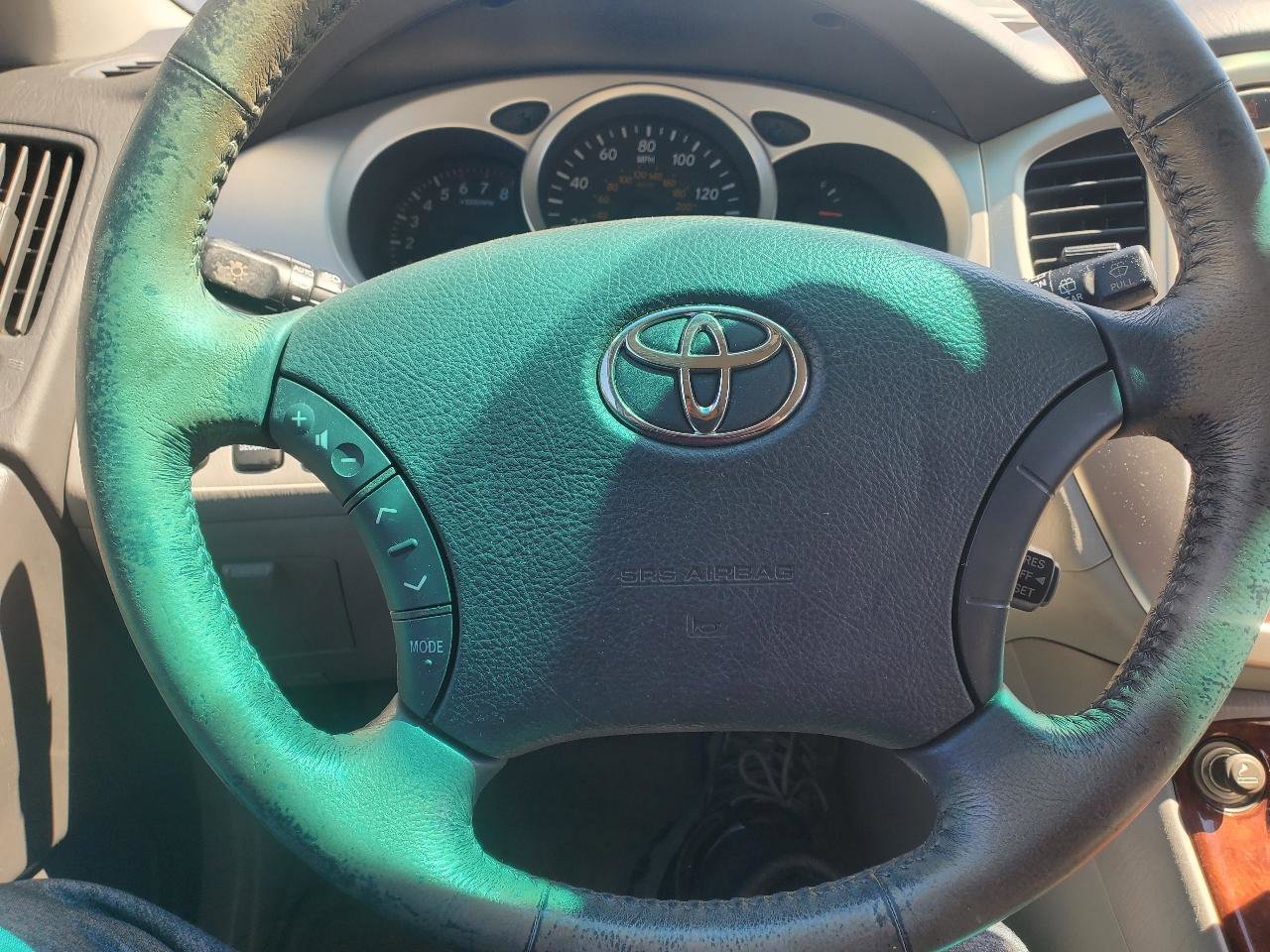 Used 2004 Toyota Highlander V6 2WD with 3rd-Row Seat image 22