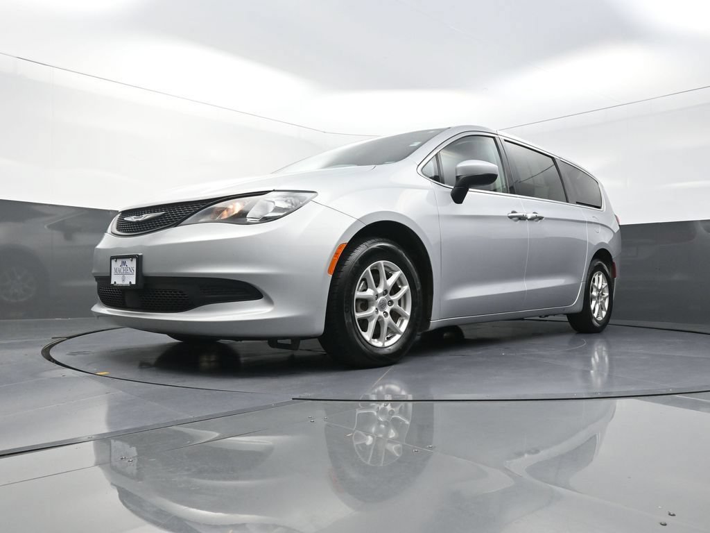 Used 2022 Chrysler Voyager LX FWD image 25