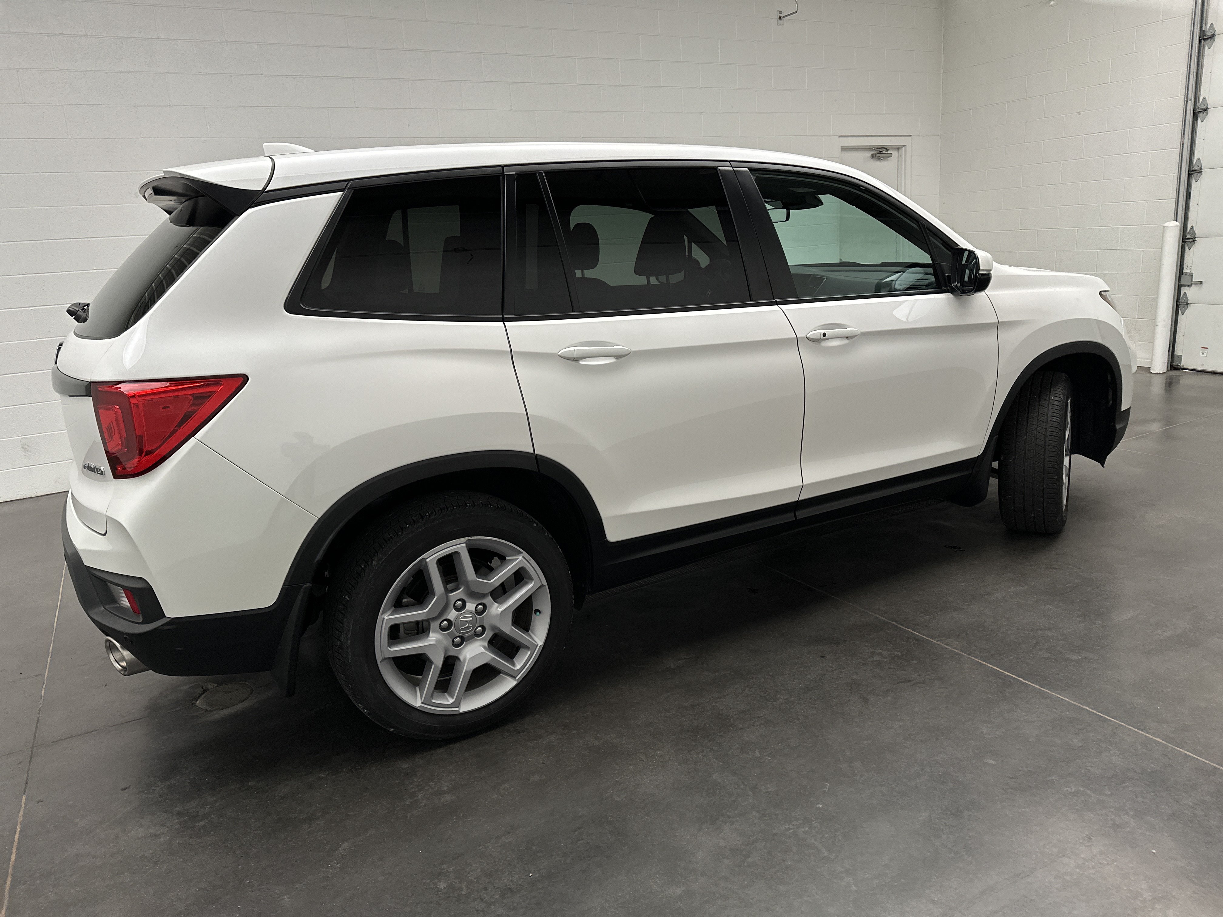 Used 2024 Honda Passport EX-L image 8