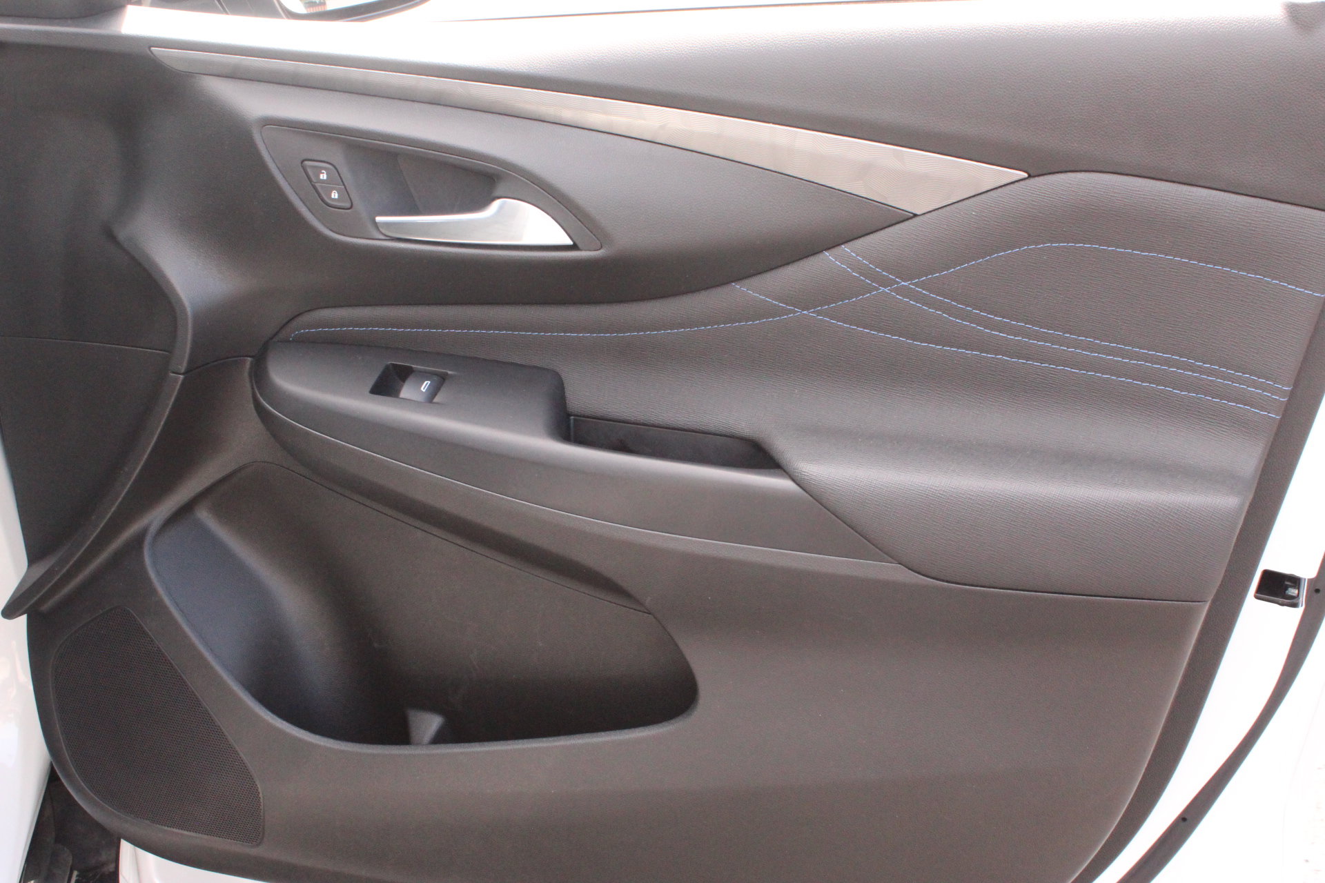 Used 2024 Buick Envista Sport Touring w/ Convenience I Package FWD image 31