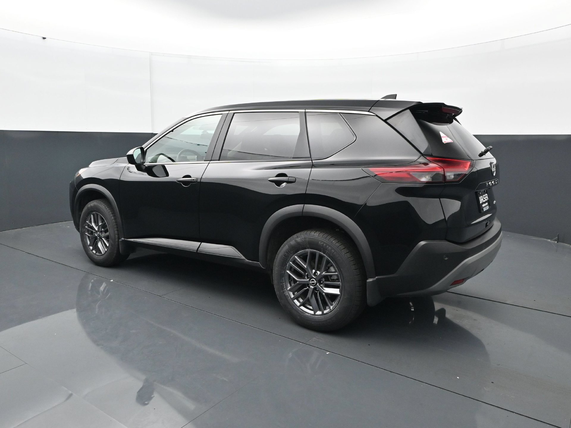 Used 2023 Nissan Rogue S AWD/4WD image 4