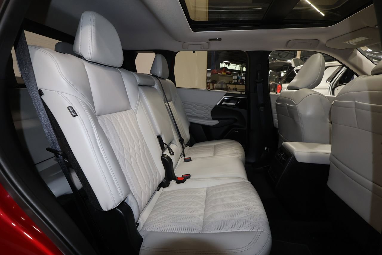 Used 2025 Mitsubishi Outlander SEL FWD image 27