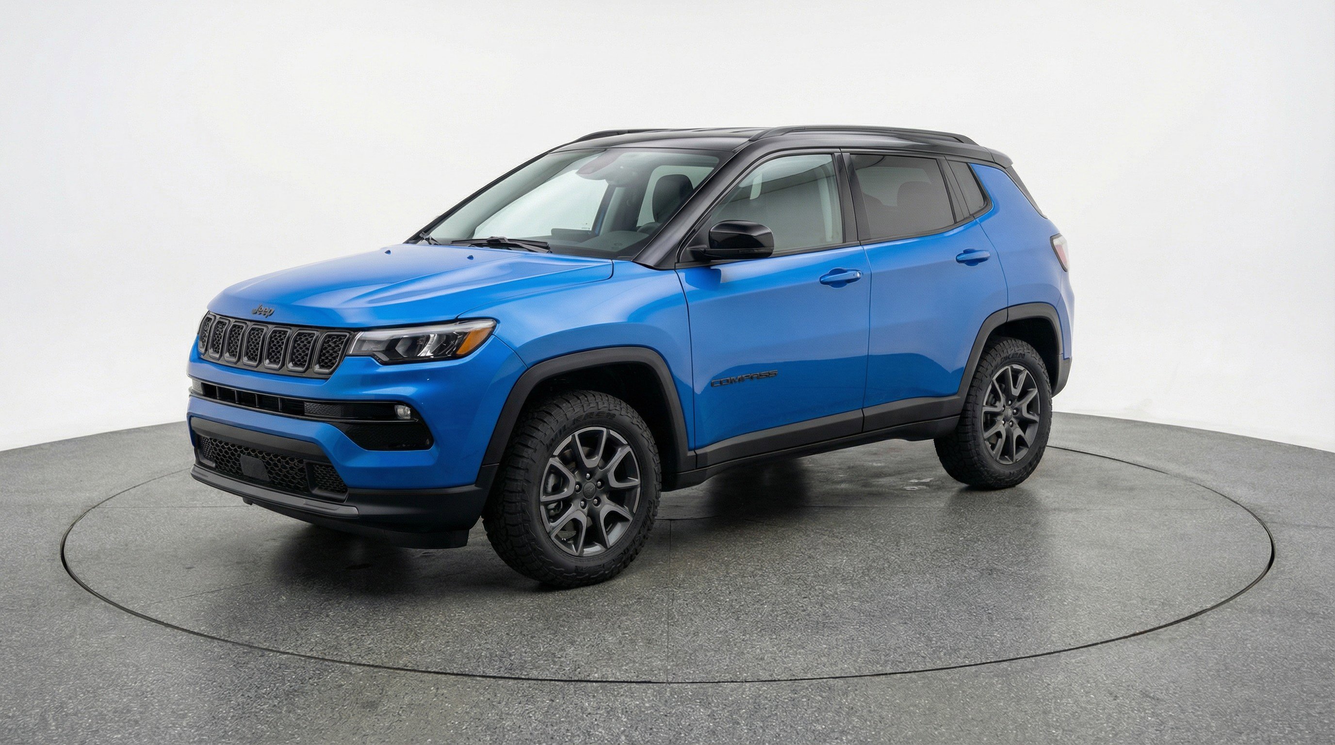 Used 2025 Jeep Compass Trailhawk AWD/4WD image 3
