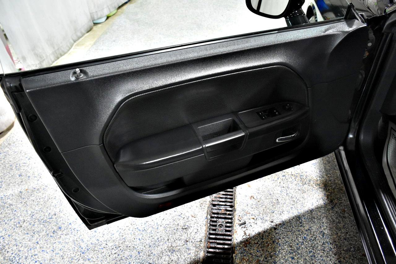 Used 2013 Dodge Challenger SXT image 10