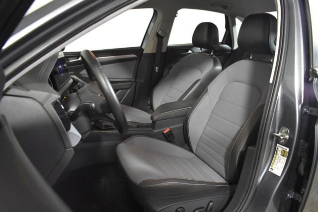 Used 2025 Volkswagen Jetta SE image 9