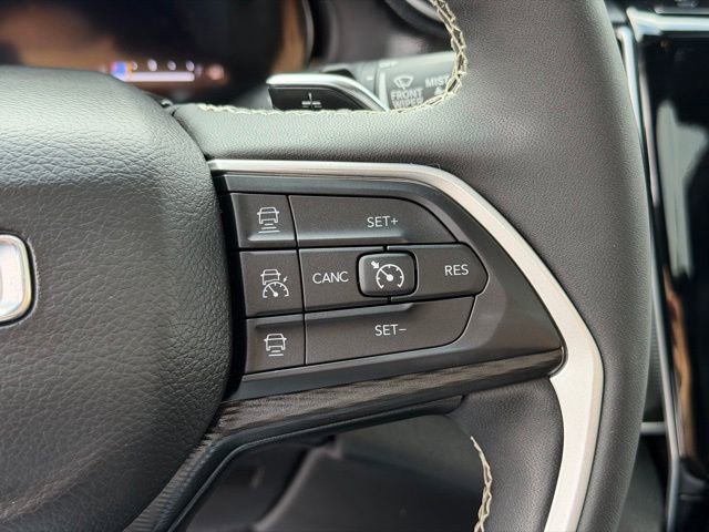 Used 2023 Jeep Grand Cherokee L Laredo image 13