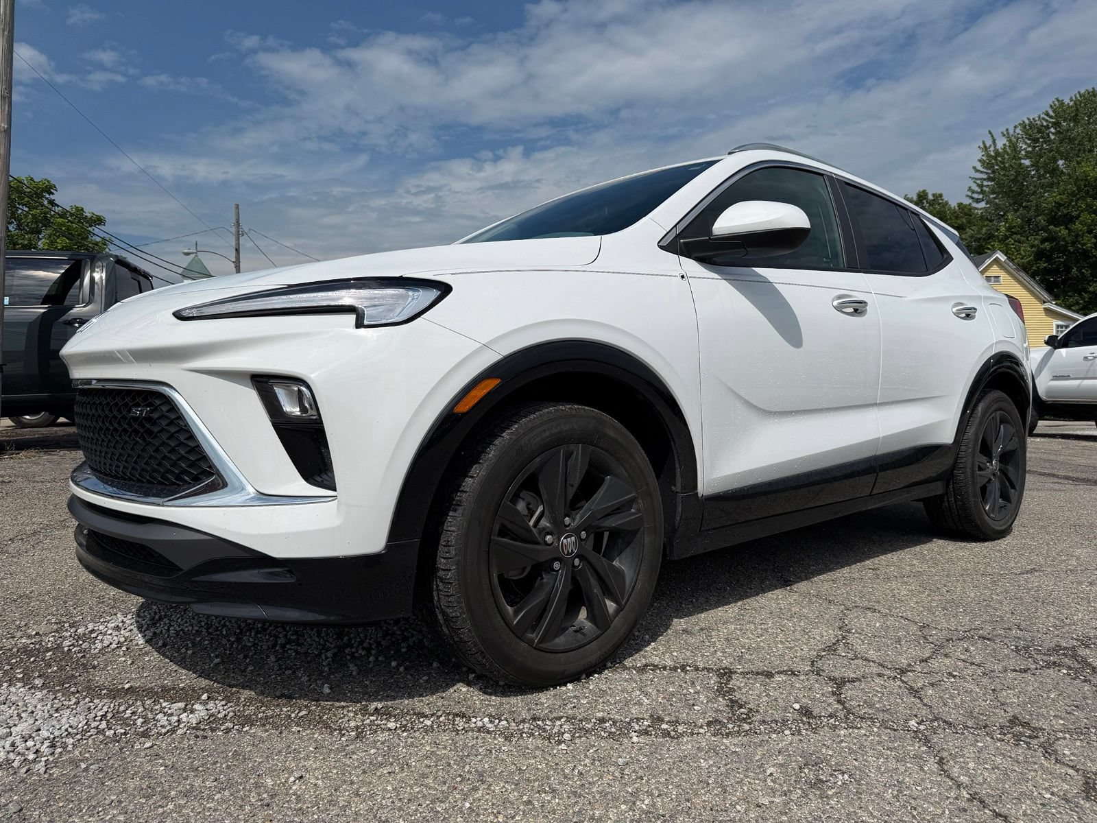 Used 2024 Buick Encore GX Sport Touring FWD image 2