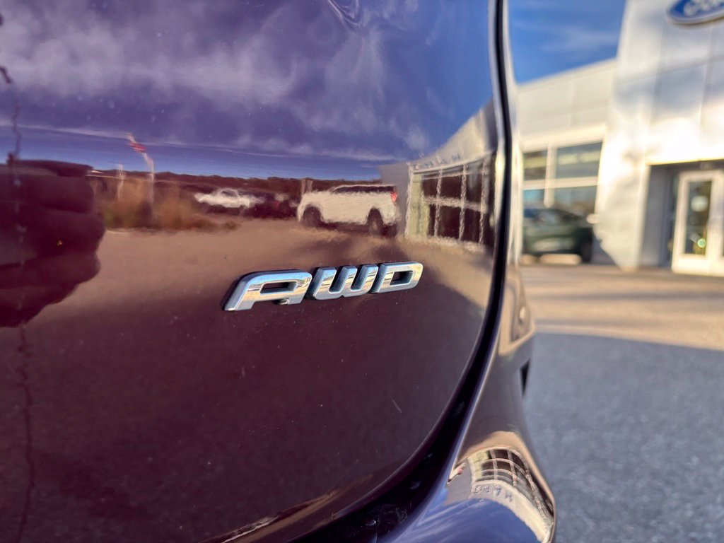Used 2022 Ford Edge SEL w/ Convenience Package AWD/4WD image 9