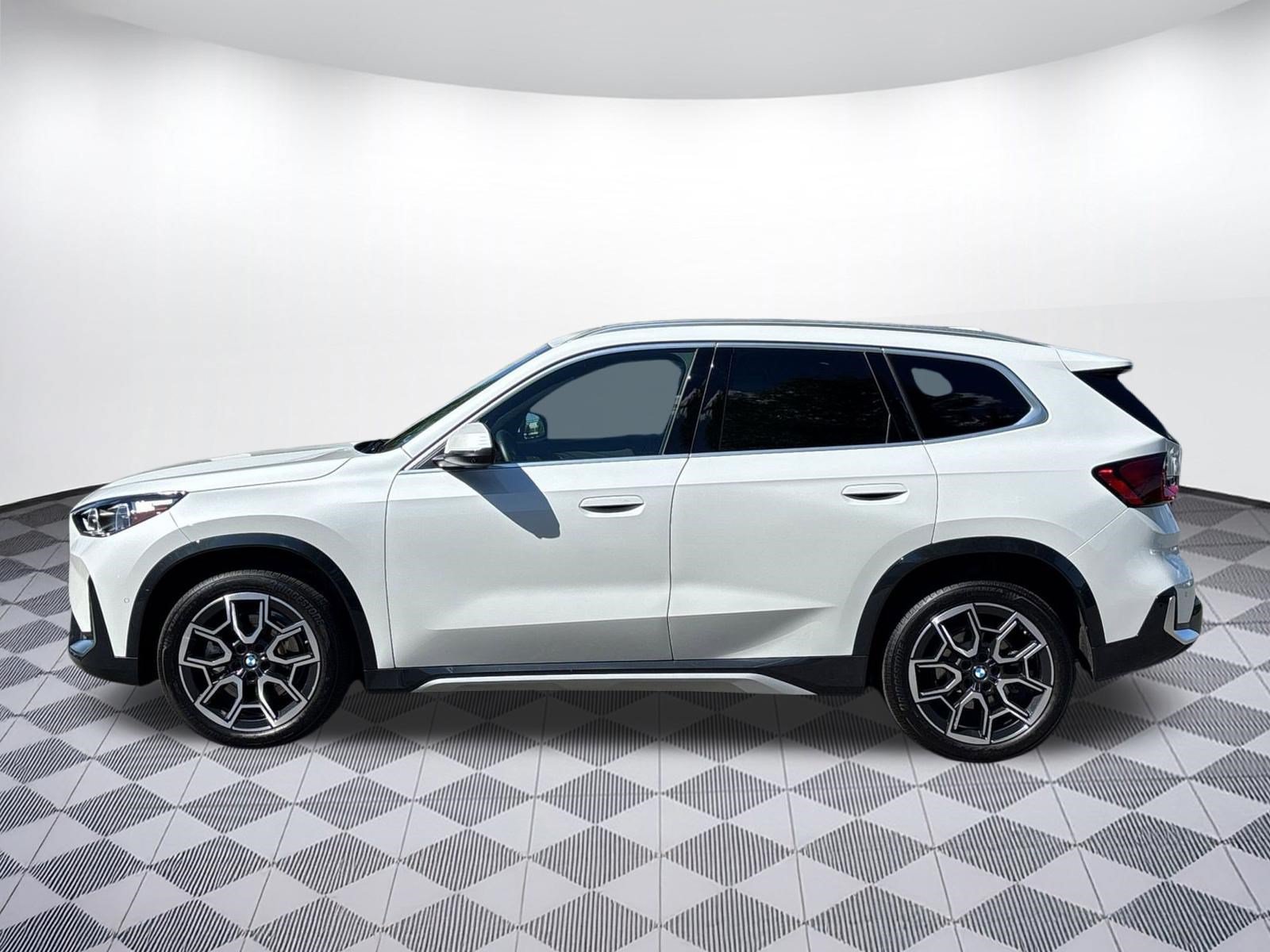 Certified 2025 BMW X1 xDrive28i w/ Technology Package AWD/4WD image 2