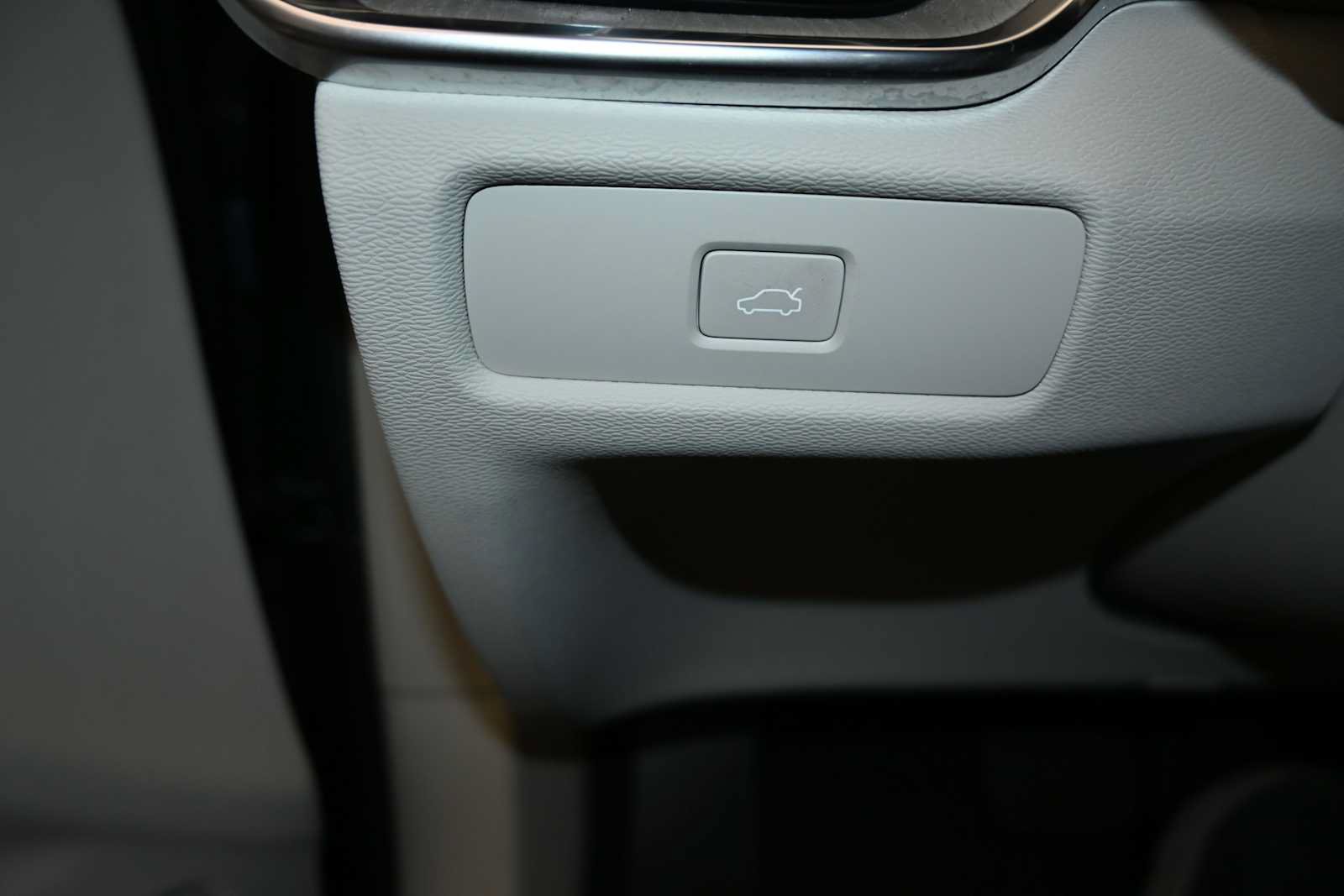 Used 2024 Volvo S60 B5 Plus AWD/4WD image 19