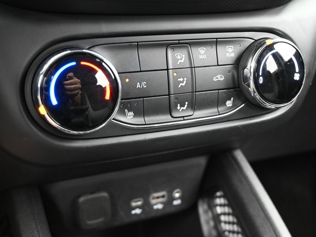 Used 2022 Chevrolet TrailBlazer LT w/ Driver Confidence Package image 21