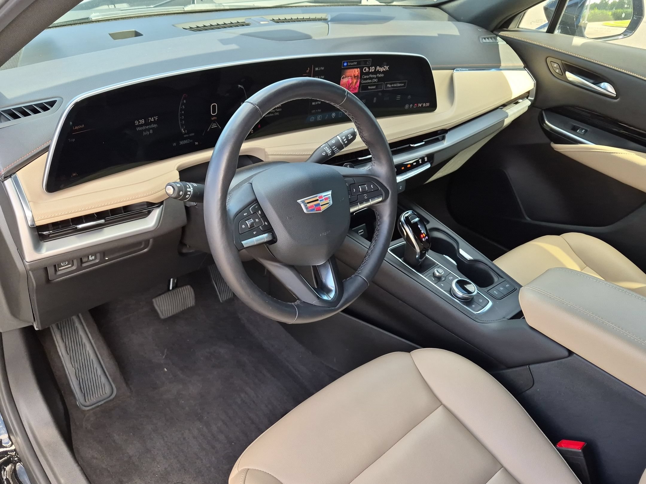Certified 2024 Cadillac XT4 Luxury w/ Cold Weather Package AWD/4WD image 9