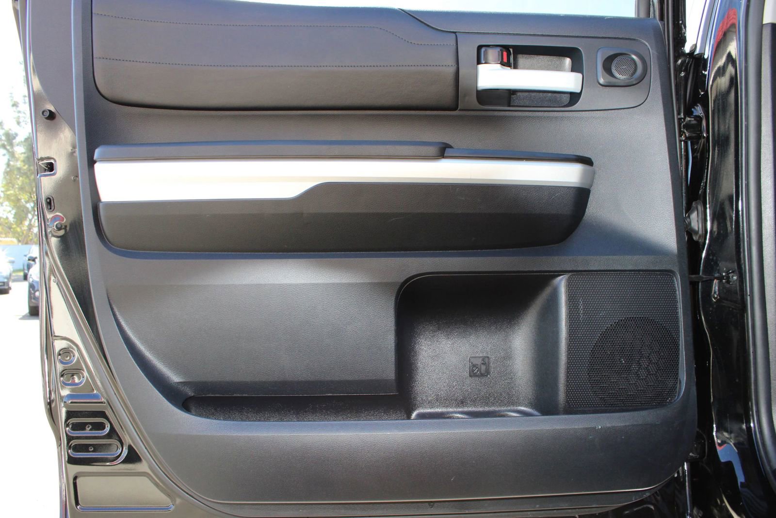 Used 2016 Toyota Tundra Limited w/ Limited Premium Package image 22