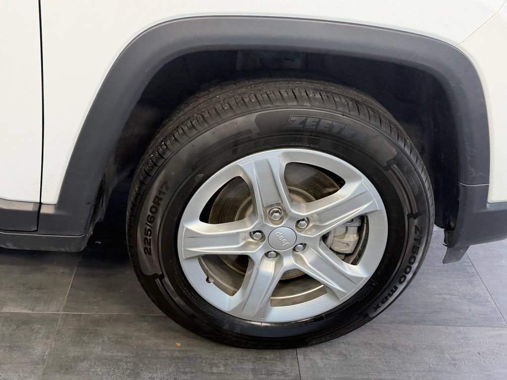 Used 2024 Jeep Compass Latitude AWD/4WD image 18