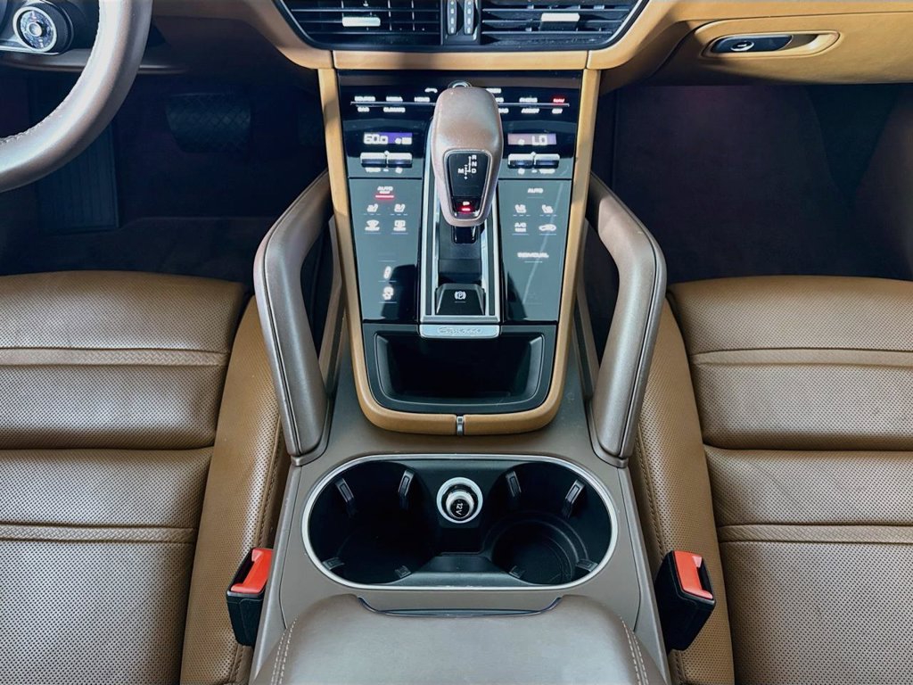 Certified 2023 Porsche Cayenne Platinum Edition AWD/4WD image 16