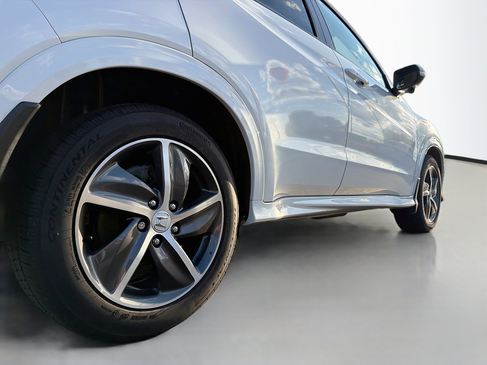 Used 2020 Honda HR-V Touring image 7