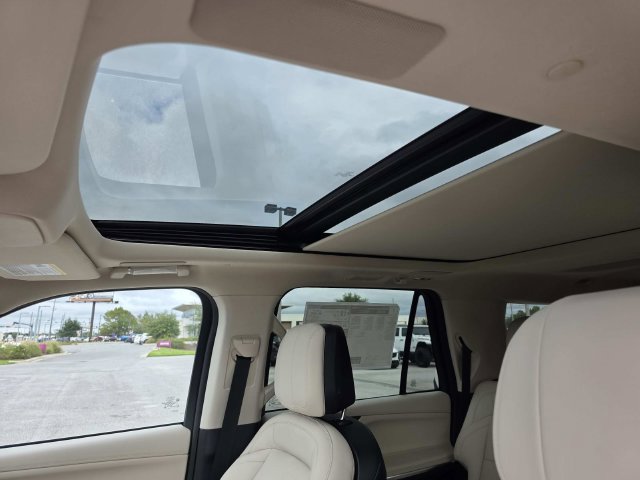 New 2027 Lincoln Navigator L Reserve RWD image 9
